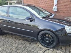 Schwarz Gebraucht 2005 VW Golf V R Kleinwagen | 1.800 € (Fairer Preis)