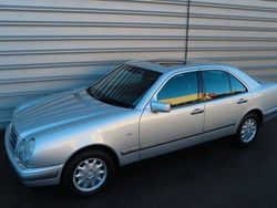 Silber Gebraucht 1996 Mercedes E220 Elegance Limousine | 14.990 €