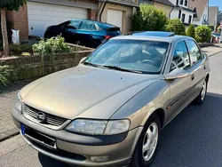 Grau Gebraucht 1996 Opel Vectra Eco Kleinwagen | 1.099 €
