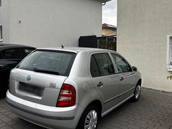 Silber Gebraucht 2002 Skoda Fabia Kleinwagen | 1.600 € (Fairer Preis)