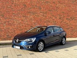 Blau Gebraucht 2017 Renault Mégane IV Intens Limousine | 9.900 € (Fairer Preis)