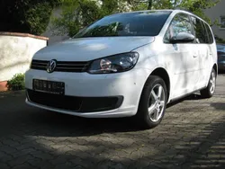 Weiß Gebraucht 2012 VW Touran Comfortline Van / Kleinbus | 8.390 € (Guter Preis)