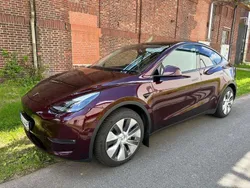 Midnight cherry red Gebraucht 2023 Tesla Model Y Long Range SUV | 37.500 € (Teuer)