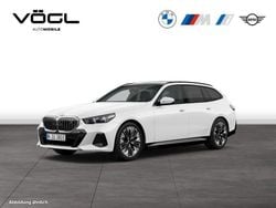 Alpinweiß uni Gebraucht 2025 BMW i5 M Sport Kombi | 58.490 € (Superpreis)