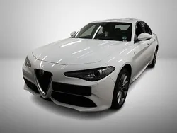 Weiß Gebraucht 2023 Alfa Romeo Giulia Ti Limousine | 28.999 € (Guter Preis)