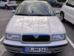 Silber Gebraucht 2000 Skoda Octavia Limousine | 2.400 € (Fairer Preis)
