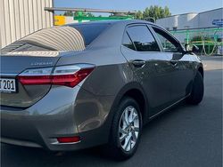 Beige Gebraucht 2017 Toyota Corolla Limousine | 14.700 € (Fairer Preis)