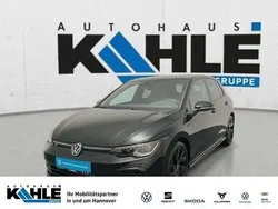Grenadillschwarz Gebraucht 2024 VW Golf VIII R-line Limousine | 32.990 € (Fairer Preis)