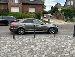 Grau Gebraucht 2009 Mercedes 220 Limousine | 10.300 €