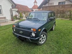 Grün Gebraucht 2018 Lada Urban SUV | 11.990 € (Fairer Preis)