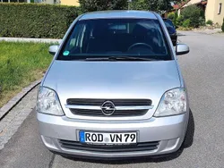 Grau Gebraucht 2006 Opel Meriva Van / Kleinbus | 2.350 € (Etwas zu teuer)