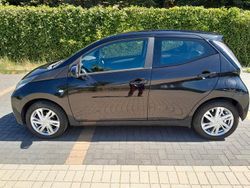 Schwarz Gebraucht 2016 Toyota Aygo Kleinwagen | 6.490 € (Fairer Preis)