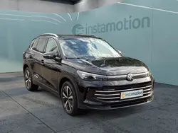 Schwarz Gebraucht 2024 VW Tiguan Elegance SUV | 41.010 € (Etwas zu teuer)