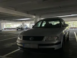 Grau Gebraucht 2000 VW Passat Limousine | 1.100 € (Superpreis)