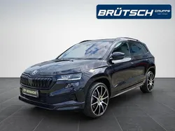 Schwarzmagic perleffekt metallic Gebraucht 2023 Skoda Karoq SportLine SUV | 31.580 € (Fairer Preis)