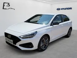 Weiß Neu 2025 Hyundai i30 Advantage Limousine | 27.990 € (Fairer Preis)