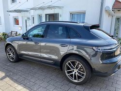 Grau Gebraucht 2023 Porsche Macan SUV | 66.900 € (Fairer Preis)