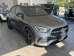 Grau Gebraucht 2021 Mercedes GLA200 AMG SUV | 29.999 € (Fairer Preis)