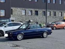 Blau Gebraucht 1991 BMW 325 Cabriolet Cabrio | 27.499 €