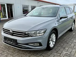 Grau Gebraucht 2022 VW Passat Business Kombi | 18.790 € (Fairer Preis)