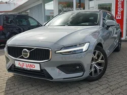 Grau Gebraucht 2024 Volvo V60 Core Kombi | 34.950 € (Guter Preis)