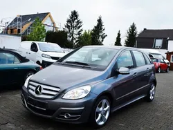 Grau Gebraucht 2010 Mercedes B200 Van / Kleinbus | 6.490 € (Fairer Preis)