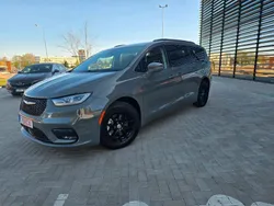 Grau Gebraucht 2022 Chrysler Pacifica SUV | 23.500 €