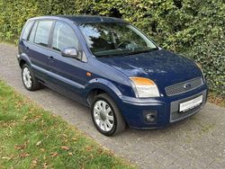 Blau Gebraucht 2012 Ford Fusion Trend Limousine | 7.750 €