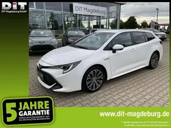 Schneeweiß Gebraucht 2021 Toyota Corolla Team Kombi | 21.990 € (Guter Preis)