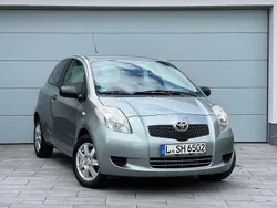 Grau Gebraucht 2006 Toyota Yaris Limousine | 3.600 € (Fairer Preis)