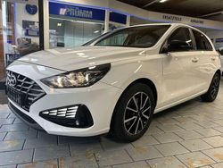 Weiß Gebraucht 2021 Hyundai i30 Edition 30 Limousine | 16.666 € (Guter Preis)