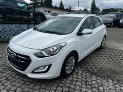 Weiß Gebraucht 2015 Hyundai i30 Trend Kleinwagen | 7.499 € (Fairer Preis)