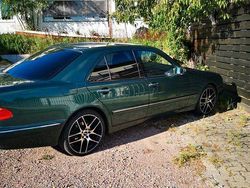 Grün Gebraucht 1999 Mercedes E240 Elegance Limousine | 5.699 € (Fairer Preis)
