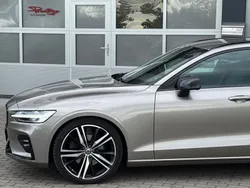 Pebble grey Gebraucht 2022 Volvo V60 R-Design Kombi | 26.500 € (Fairer Preis)