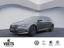 Grau Gebraucht 2023 Skoda Superb Style Kombi | 23.888 €