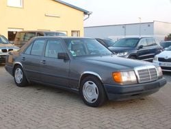 Grau Gebraucht 1986 Mercedes E260 Limousine | 2.000 €