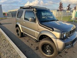 Grau Gebraucht 2007 Suzuki Jimny Snow SUV | 8.500 € (Teuer)