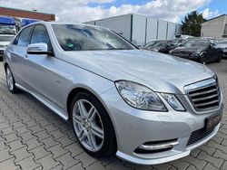 Silber Gebraucht 2011 Mercedes E350 AMG Limousine | 24.990 €