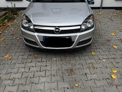Grau Gebraucht 2004 Opel Astra Limousine | 2.800 € (Fairer Preis)