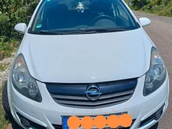 Weiß Gebraucht 2010 Opel Corsa Limousine | 2.850 € (Fairer Preis)
