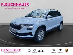 Weiss Gebraucht 2024 Skoda Karoq Selection SUV | 29.470 € (Guter Preis)