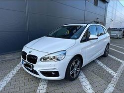 Weiß Gebraucht 2015 BMW 218 Active Tourer Sport Line Van / Kleinbus | 12.300 € (Fairer Preis)