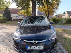 Schwarz Gebraucht 2015 Opel Astra Eco Limousine | 5.100 € (Fairer Preis)