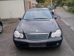 Schwarz Gebraucht 2002 Mercedes C180 Classic Kombi | 990 €
