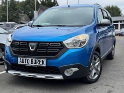 Blau Gebraucht 2018 Dacia Lodgy Stepway Van / Kleinbus | 11.490 € (Fairer Preis)