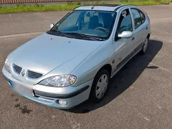 Silber Gebraucht 1999 Renault Mégane Limousine | 1.500 €