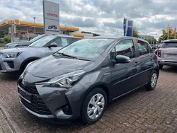 Magnetic grey Gebraucht 2019 Toyota Yaris Hybrid Kleinwagen | 15.980 € (Fairer Preis)