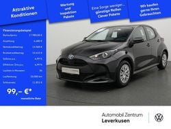 Schwarz / attitude black mica (metallic) Gebraucht 2022 Toyota Yaris Hybrid Team Kleinwagen | 17.980 € (Fairer Preis)
