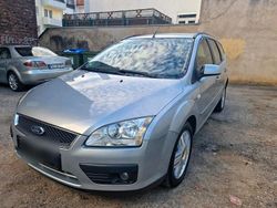 Silber Gebraucht 2005 Ford Focus Ghia Kombi | 1.999 € (Guter Preis)