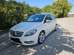 Weiß Gebraucht 2012 Mercedes B200 Edition 1 Van / Kleinbus | 10.600 € (Etwas zu teuer)